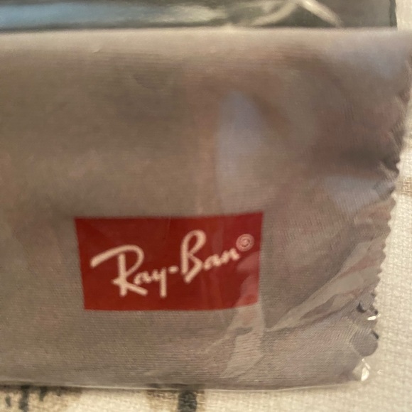 Ray Ban Chromance Black Sunglass Case w cleaning cloth New - Picture 3 of 4